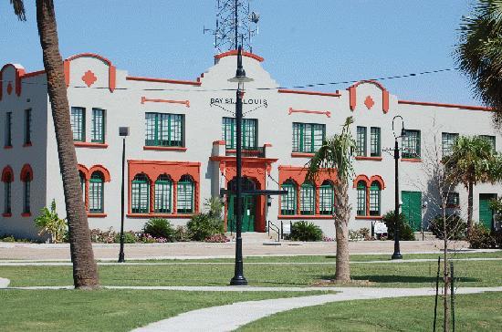 Alice Moseley Folk Art and Antique Museum